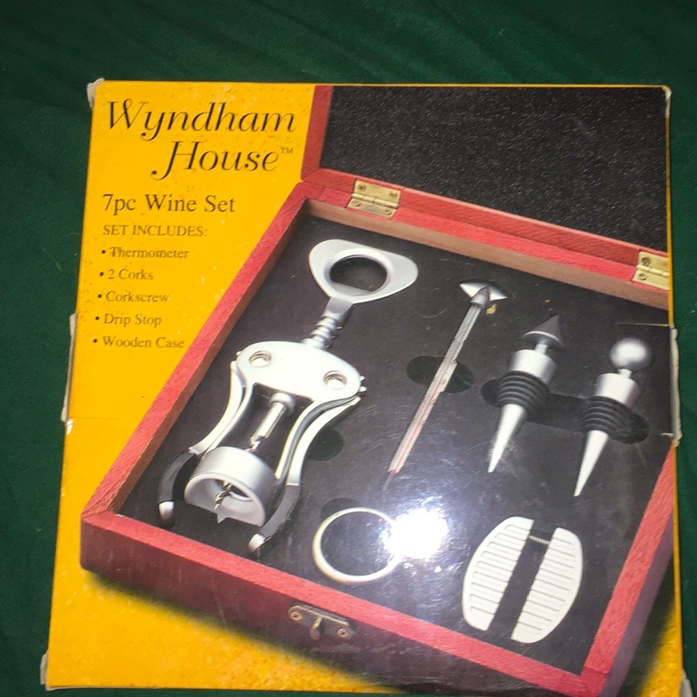 Wyndham House Wine Set